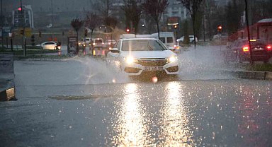 Elazığ'da sağanak yağış etkili oldu