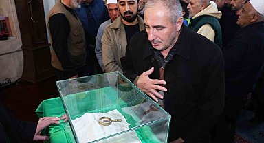 Elazığ'da Sakal-ı Şerif'i görmek için sıraya girdiler