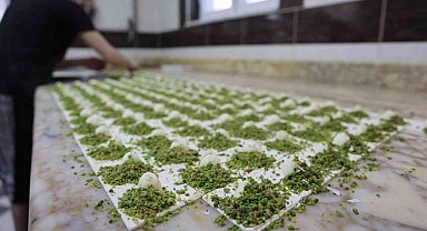 Elazığ'da tatlıcıların bayram mesaisi sürüyor