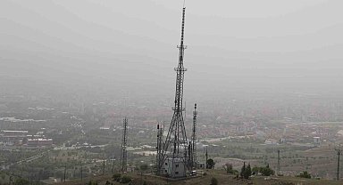 Elazığ'da toz taşınımı etkili oldu