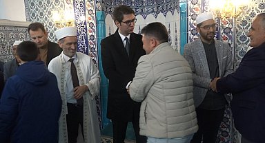 Erciş'te bayram namazı için camiler doldu