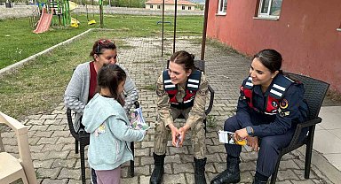 Erzincan'da jandarma ekiplerinden bilgilendirme faaliyeti