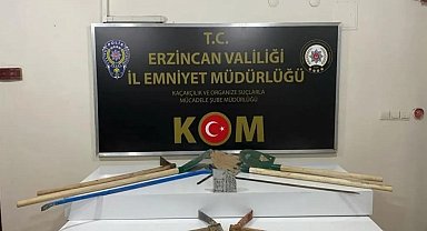 Erzincan'da kaçak kazı yapan 5 kişi suçüstü yakalandı