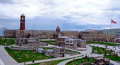 Erzurum'a yağmur sağanakla geliyor