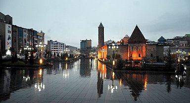 Erzurum'da yağmur sağanakla geliyor