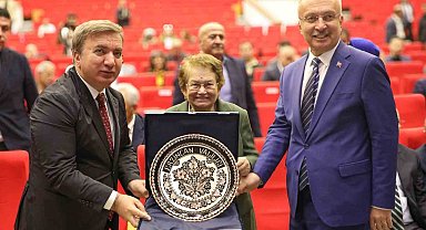 Eski Başbakan Akbulut, anıldı