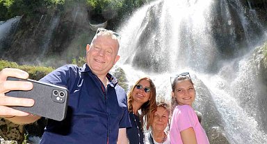 Girlevik Şelalesi bayramda vatandaşların uğrak yeri oldu