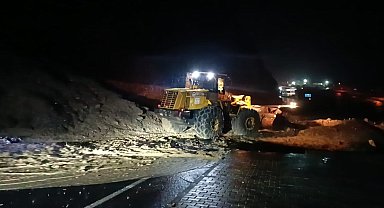 Hakkari'de sağanak yağış etkili oluyor