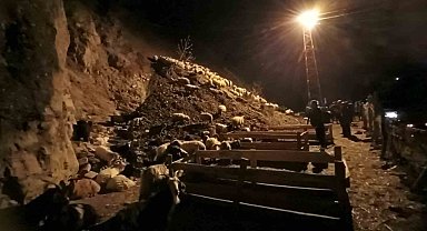 Hakkari'nin Kırıkdağ köyünde toprak kayması