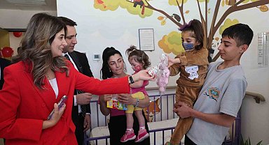 Hastanede tedavi gören çocuklar için 23 Nisan etkinliği