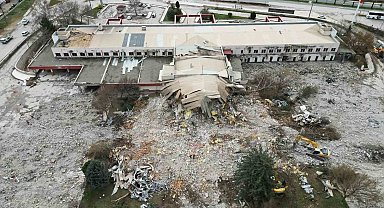 Hemen herkesin bir anısı vardı: Elazığ'da eski terminal binasının son anları havadan görüntülendi