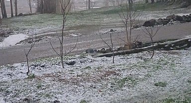 Iğdır'ın yüksek kesimleri dolu ile beyaza büründü