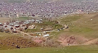 Kaçak kazı ihbarına giden ekipler bambaşka bir durumla karşılaştı