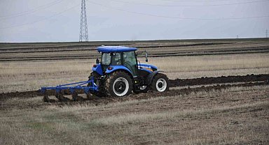 Kars'ta tarlalar sürülüyor