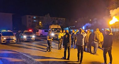 Kavga ve kaza ihbarına giden polislere konfetili, havai fişekli kutlama