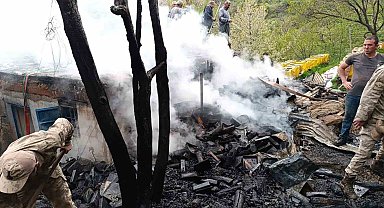 Kemaliye'de 1 ev yandı