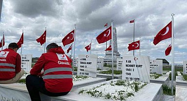 Kızılay'dan şehitlik ziyareti