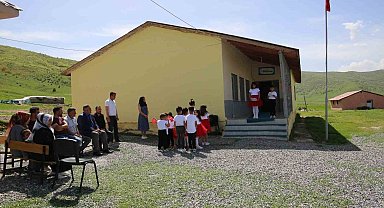 Köy okulunda 12 yıl sonra 23 Nisan coşkusu