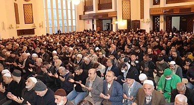 Malatya'da bayram namazı için vatandaş camilere akın etti