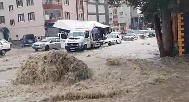 Malatya'da cadde ve sokaklar göle döndü