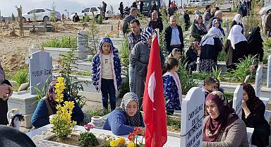 Malatya'da mezarlıkta hüzünlü bayram
