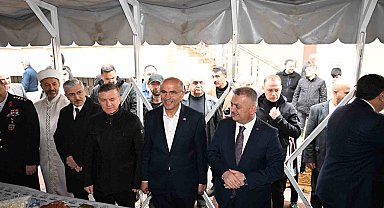 Malatya'da resmi bayramlaşma Kernek Karagözlüler Camisi'nde yapıldı