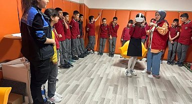 Minik adımlar polis ile beraber teknolojinin peşinde