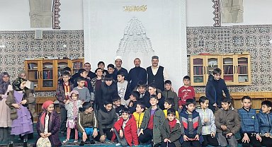 Minik kalpler camilere akın etti