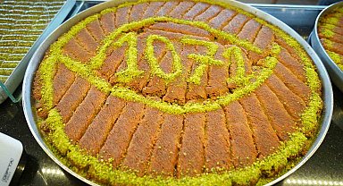 Muş'ta bayram tatlıları tezgahları süsledi