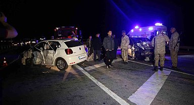 Muş'ta iki otomobil çarpıştı, 9 kişi yaralandı