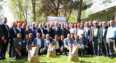 Muşlu çiftçilere 100 ton korunga tohumu dağıtıldı