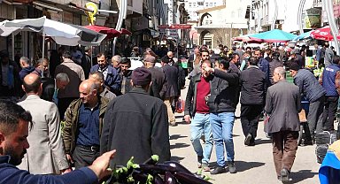 Normalleşen Van'da bayram alışverişi hareketliliği