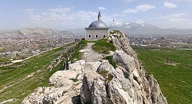 Osmanlı'nın Van'daki sembolü yeniden ibadete açıldı