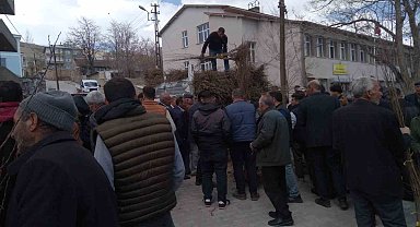 Özalp'ta çiftçilere meyve fidanı dağıtımı
