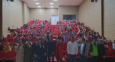 Özalp'ta minik öğrenciler sinema ile buluştu