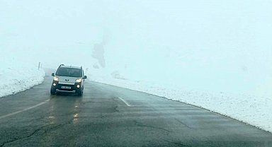 Palandöken geçidinde sis ve tipi etkili oldu