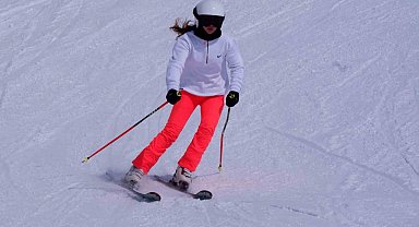 Palandöken'de kayak hız kesmiyor