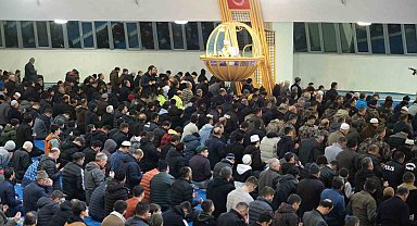 Ramazan ayının son cuması kılındı