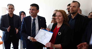 Tatvan Belediye Başkanı mazbatasını aldı