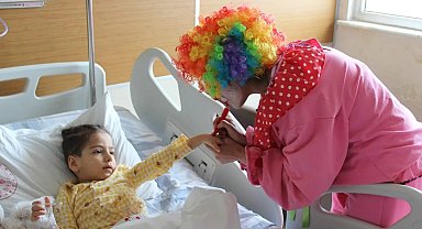 Tatvan Devlet Hastanesinde 23 Nisan coşkusu