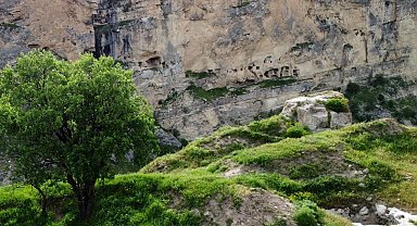Tunceli'de Urartu mağaralarının bilinmeyenlerini halk hafızası yaşatıyor