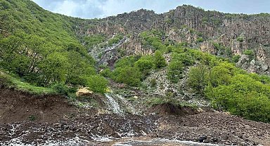 Tunceli'yi dolu ve sağanak vurdu