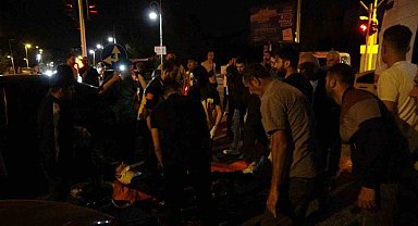 Üç aracın karıştığı kazada ortalık savaş alanına döndü: 3 yaralı