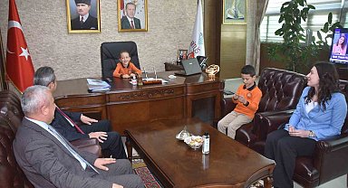 Vali koltuğuna oturan öğrenciler park istedi