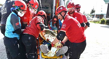 Van'da 48 UMKE personeline 'arama kurtarma' eğitimi verildi