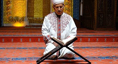 Van'da asırlık camide 'itikâf' ibadeti