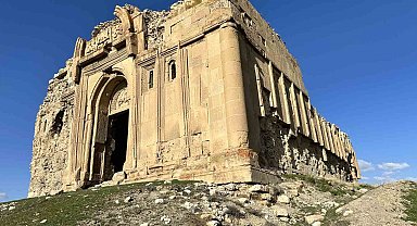 Van'ın bin 700 yıllık kilisesi ziyaretçilerini bekliyor