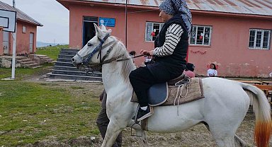 Varto'da atlı ve eşekli 23 Nisan kutlaması