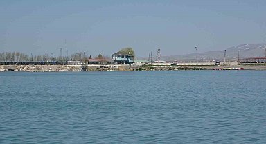 Yağış sonrası Van Gölü'nün su seviyesi yükselmeye başladı