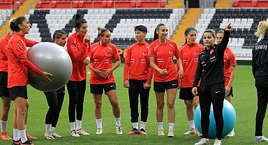 21 yaşında futbolu bıraktı; 29 yaşında A Milli Kadın Futbol Takımına yardımcı antrenör oldu